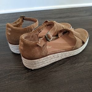 TOMS espadrilles size 9.5 NWT